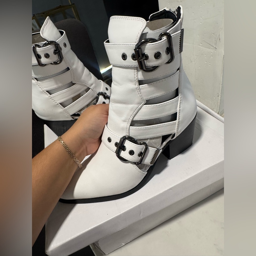 ARIDER GIRL White Buckle Ankle Boots - Picture 6 of 9